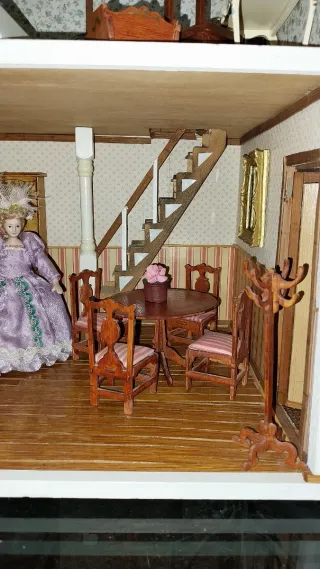 Casa delle bambole fatta a mano