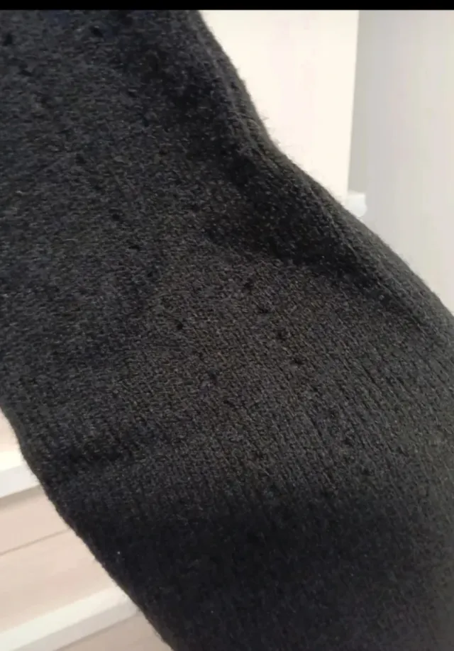 Chaqueta negra de punto con botones