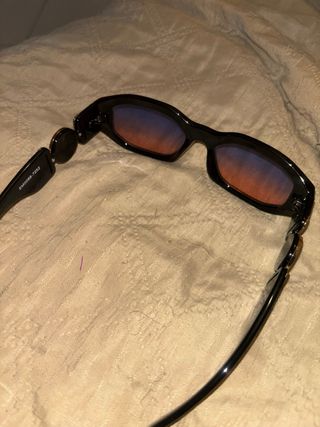 Occhiali da sole finti Versace neri e arancio