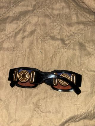 Occhiali da sole finti Versace neri e arancio