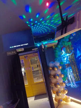 Bar Karaoke Salón Decoración Fiesta