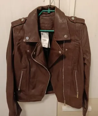 Cazadora Camauei con etiqueta