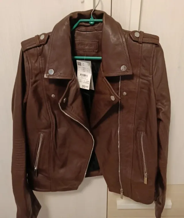 Cazadora Camauei con etiqueta