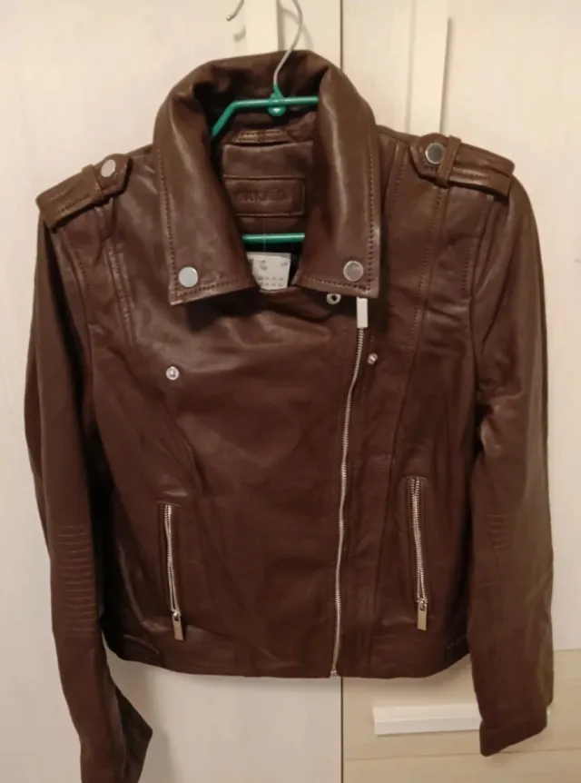 Cazadora Camauei con etiqueta