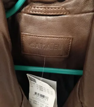 Cazadora Camauei con etiqueta