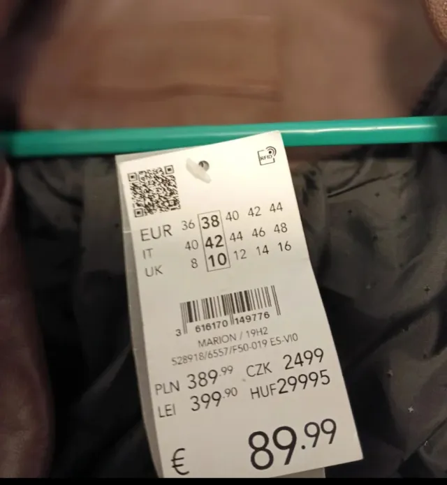 Cazadora Camauei con etiqueta