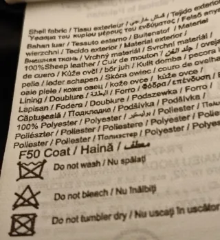 Cazadora Camauei con etiqueta