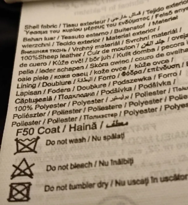 Cazadora Camauei con etiqueta