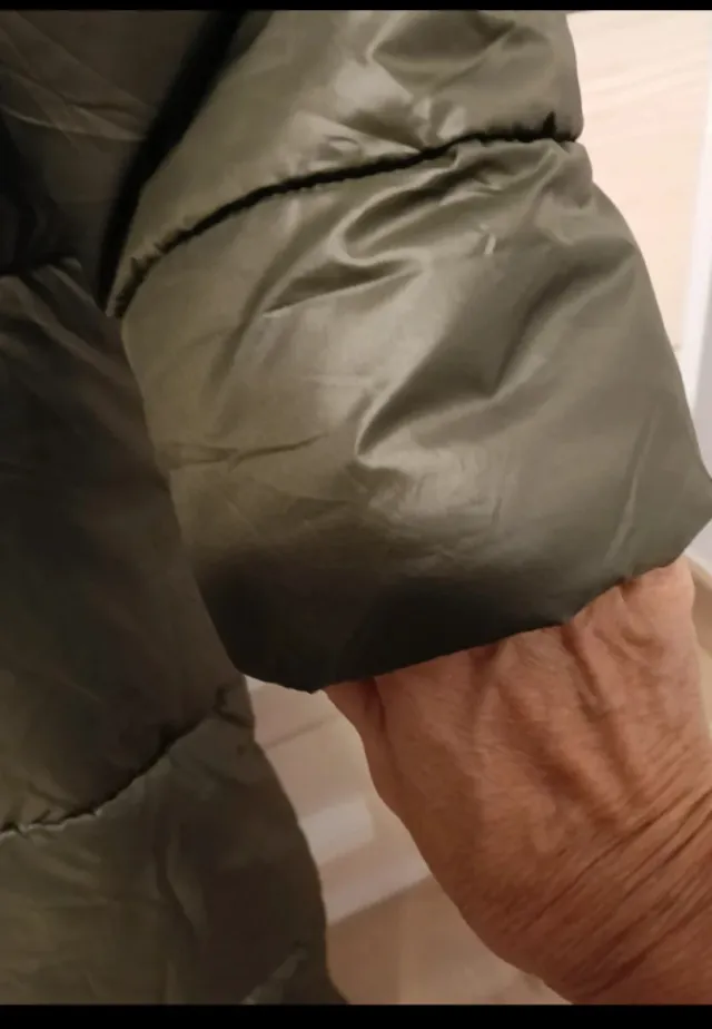 Abrigo acolchado reversible verde y amarillo