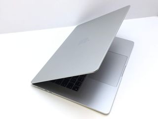 portatil apple apple macbook air m3 8-core 4.0 13 (10gpu) (2024) (a3113)