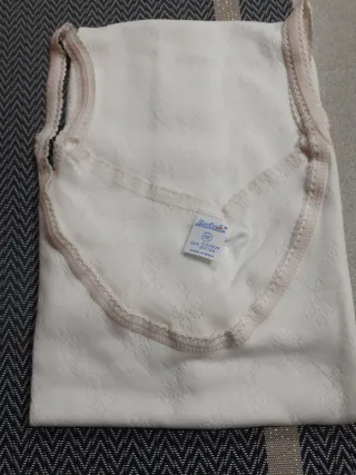 Camiseta interior tirantes . Calado motivos floral