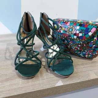 Bolso fiesta y zapatos verdes