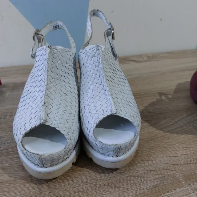 Sandalias blancas tejidas