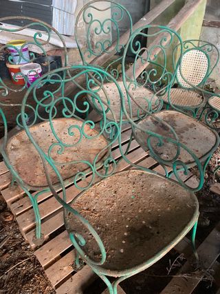 Tavolo e sedie da giardino in ferro