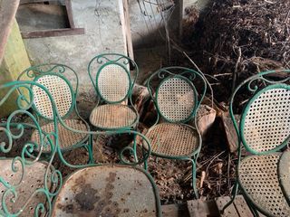 Tavolo e sedie da giardino in ferro