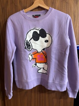 Sudadera Zara Snoopy New York Morada
