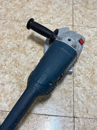 Radial Bosch Profesional GWS 20-230 J