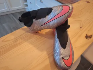 Botas de fútbol Nike Mercurial plateadas