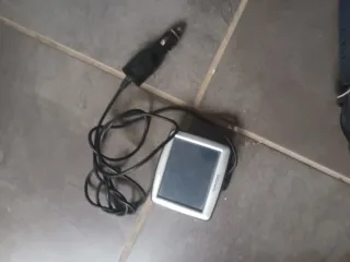 GPS TomTom con cargador de coche