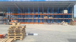 Estanterías metálicas industriales.