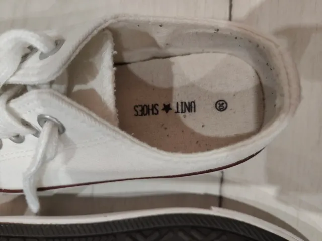 Zapatillas blancas de lona. Solo envío