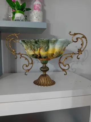 Centro de mesa de cerámica con soporte