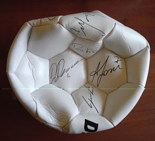 Pallone Ichnusa logo Cagliari Calcio con autografi