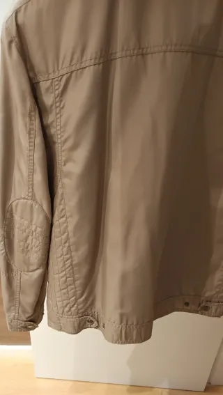 Cazadora hombre beige