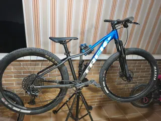 Bicicleta BTT 27.5 Trek marlin 8 talla S