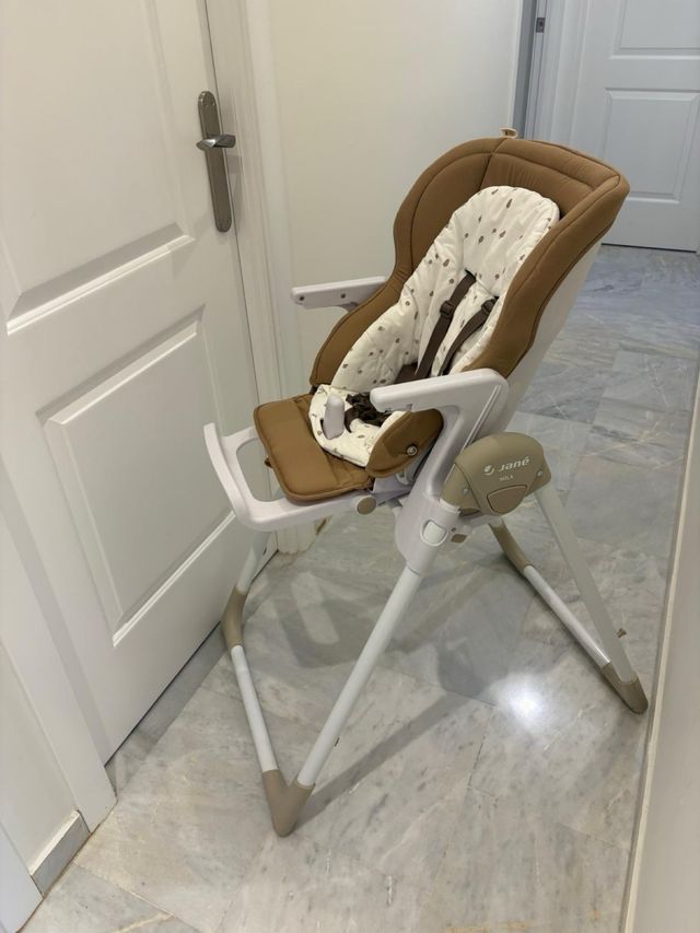 Trona Jane Mila con bandeja