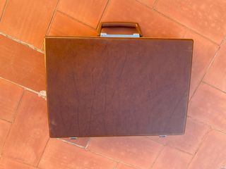 Maletín de cuero marrón