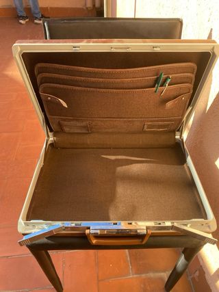 Maletín de cuero marrón