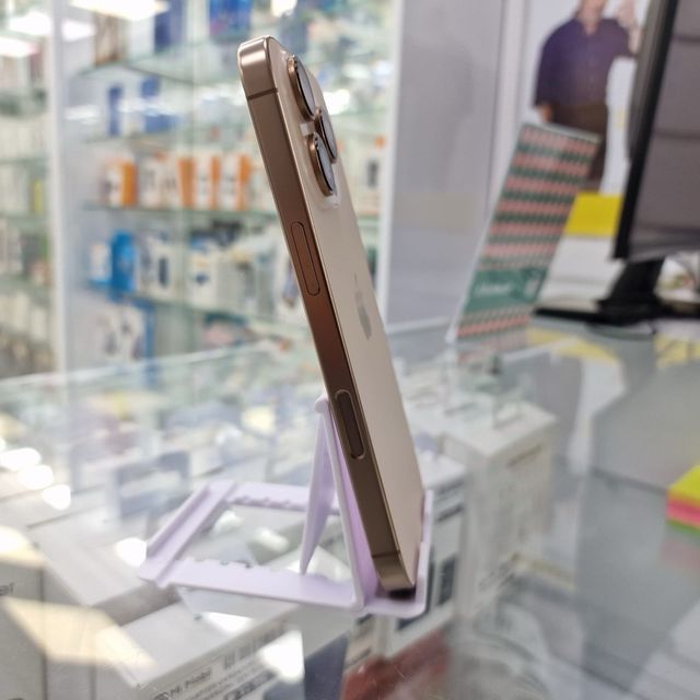 Apple IPhone 16 Pro 128GB Dorado Usado