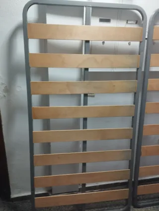 2 Somieres de 80 x 180  con patas