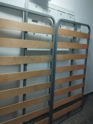 2 Somieres de 80 x 180  con patas