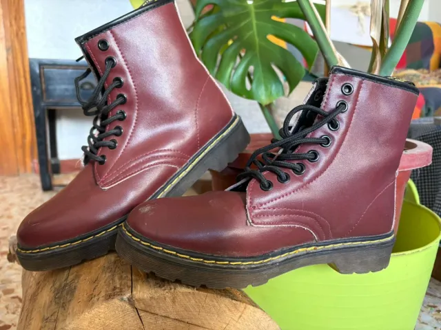Botas estilo Dr. Martens Rojas con pelo interior.