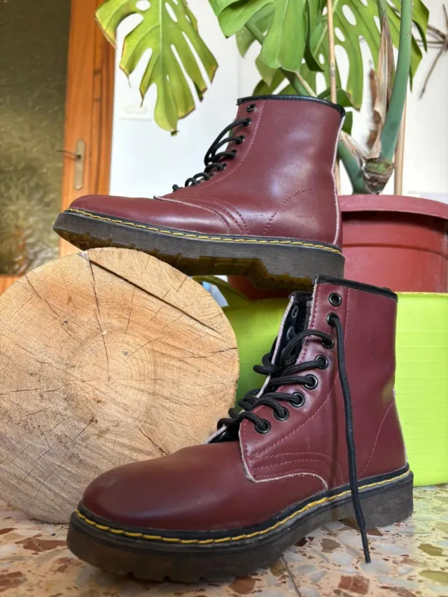 Botas estilo Dr. Martens Rojas con pelo interior.