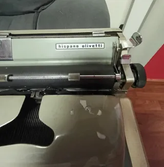 Máquina de escribir Olivetti Lexicón 80