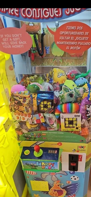 SE COLOCAN GRUAS DE JUGUETES SIEMPRE COGE