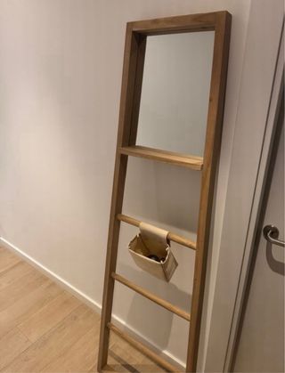 Toallero Fiavina Kave Home con espejo