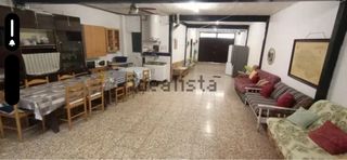 Casa con garaje en venta