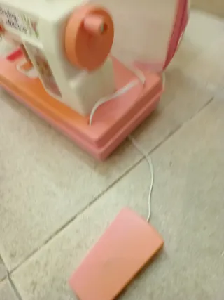 Máquina de coser de juguete vintage