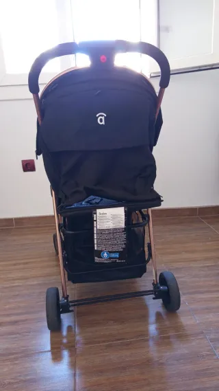 Silla de paseo Nova negra y dorada