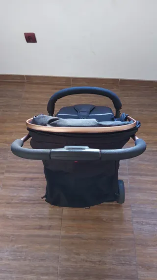 Silla de paseo Nova negra y dorada