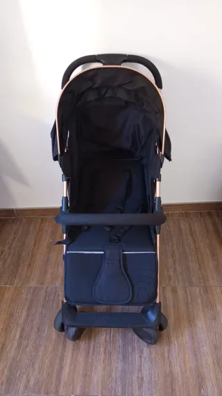 Silla de paseo Nova negra y dorada