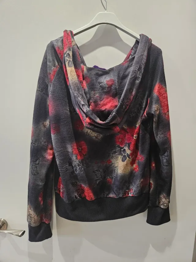 Cárdigan negro con estampado floral rojo talla XL