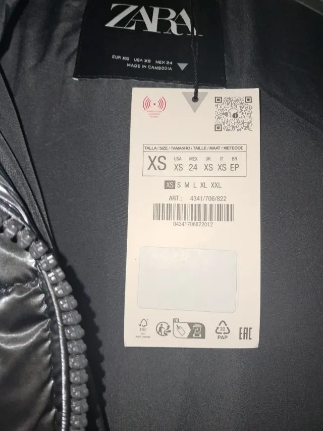 Cazadora Zara plateada talla XS
