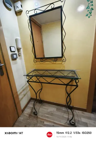 Mueble de forja recibidor con cristal