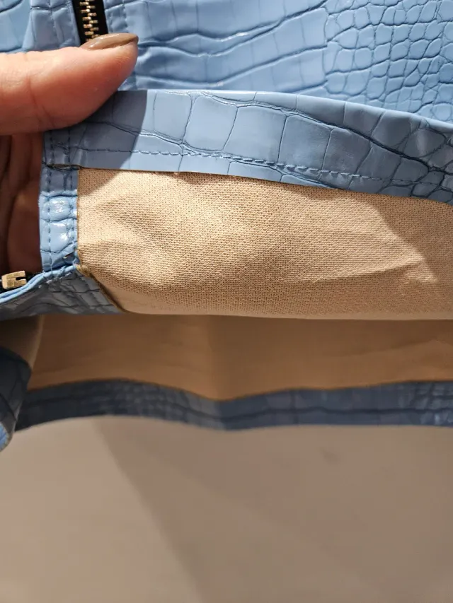 Minifalda polipiel azul efecto cocodrilo T.L
