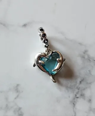 Charm Corazón Delfines